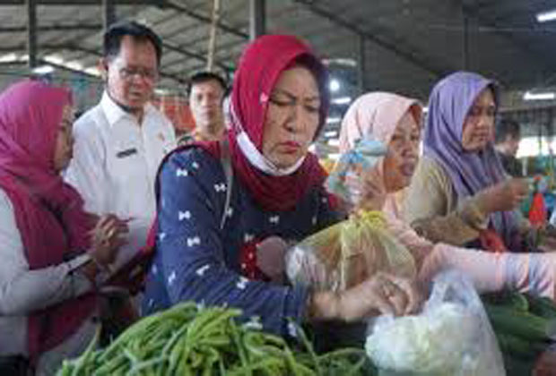 Masyarakat Muara Enim Antusias Sambut Pasar Murah