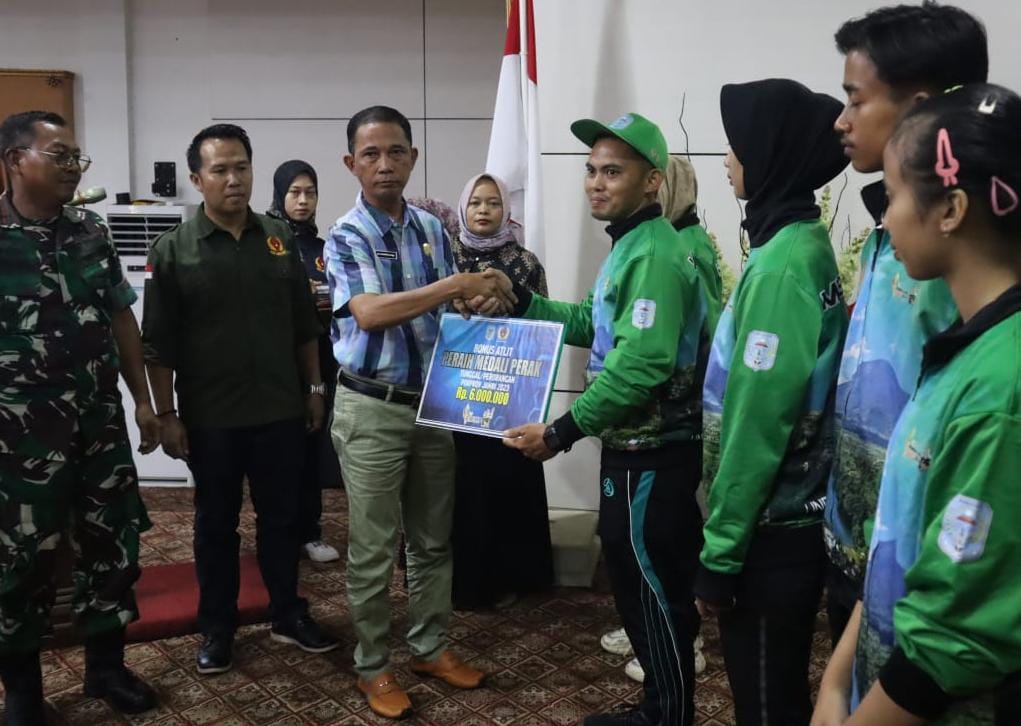 Penuhi Janji, Pemkab Merangin Bagikan Bonus Atlit PORPROV