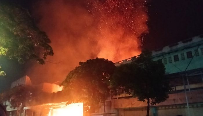 Kebakaran Melanda Toko Nazwa Busana Akibat Konsleting Listrik